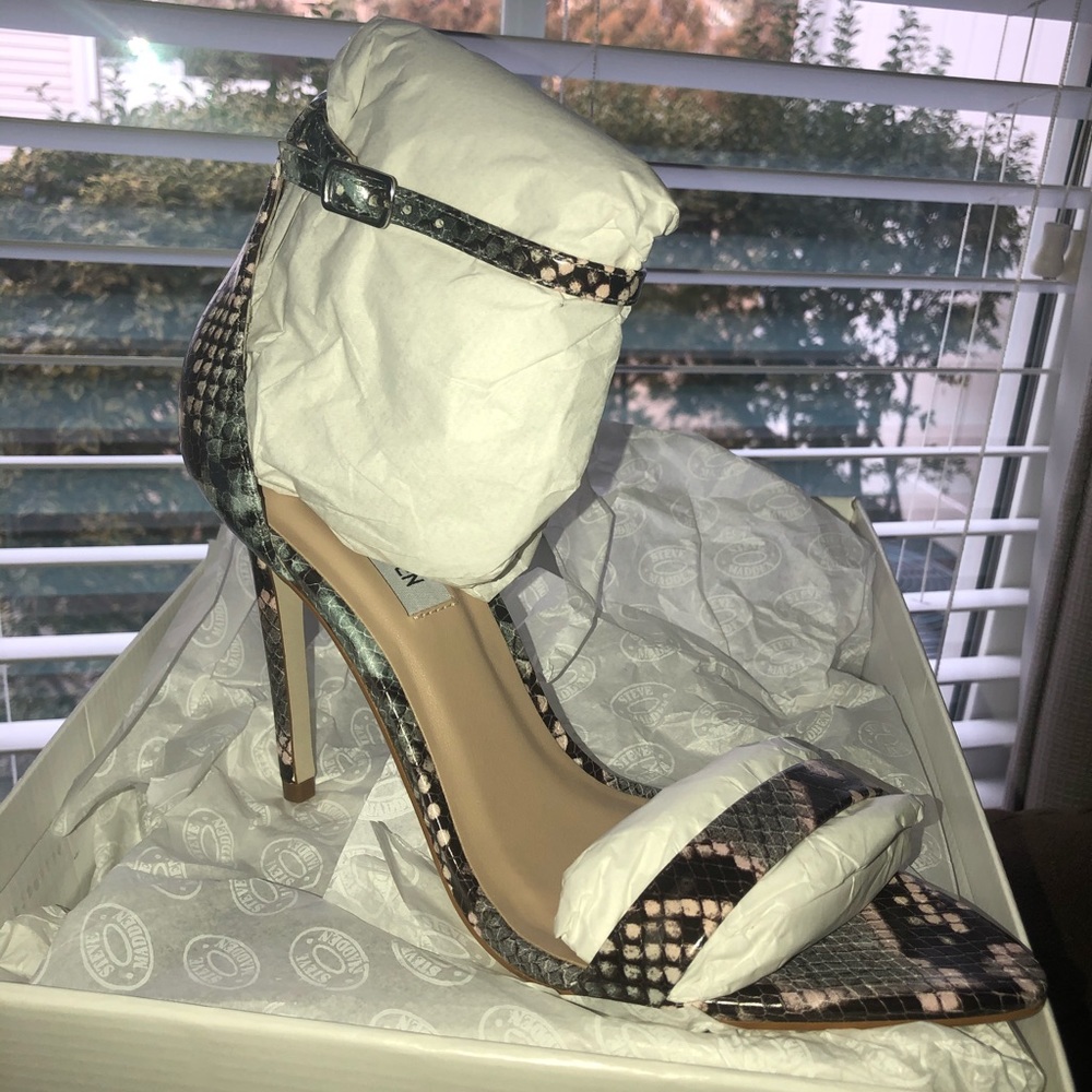 MUST GO!! Steve Madden snake heels